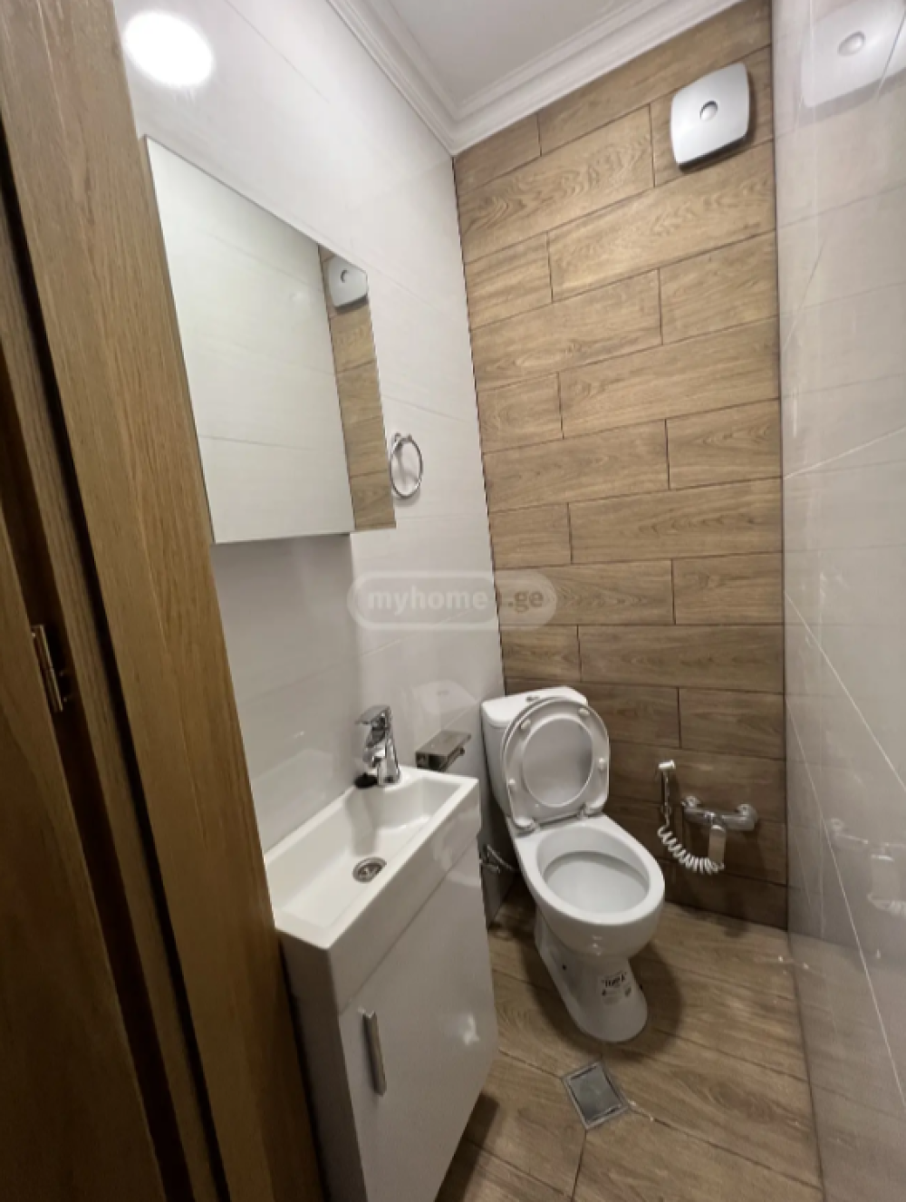 იყიდება 5 ოთახიანი აგარაკი მცხეთის მუნიციპალიტეტში